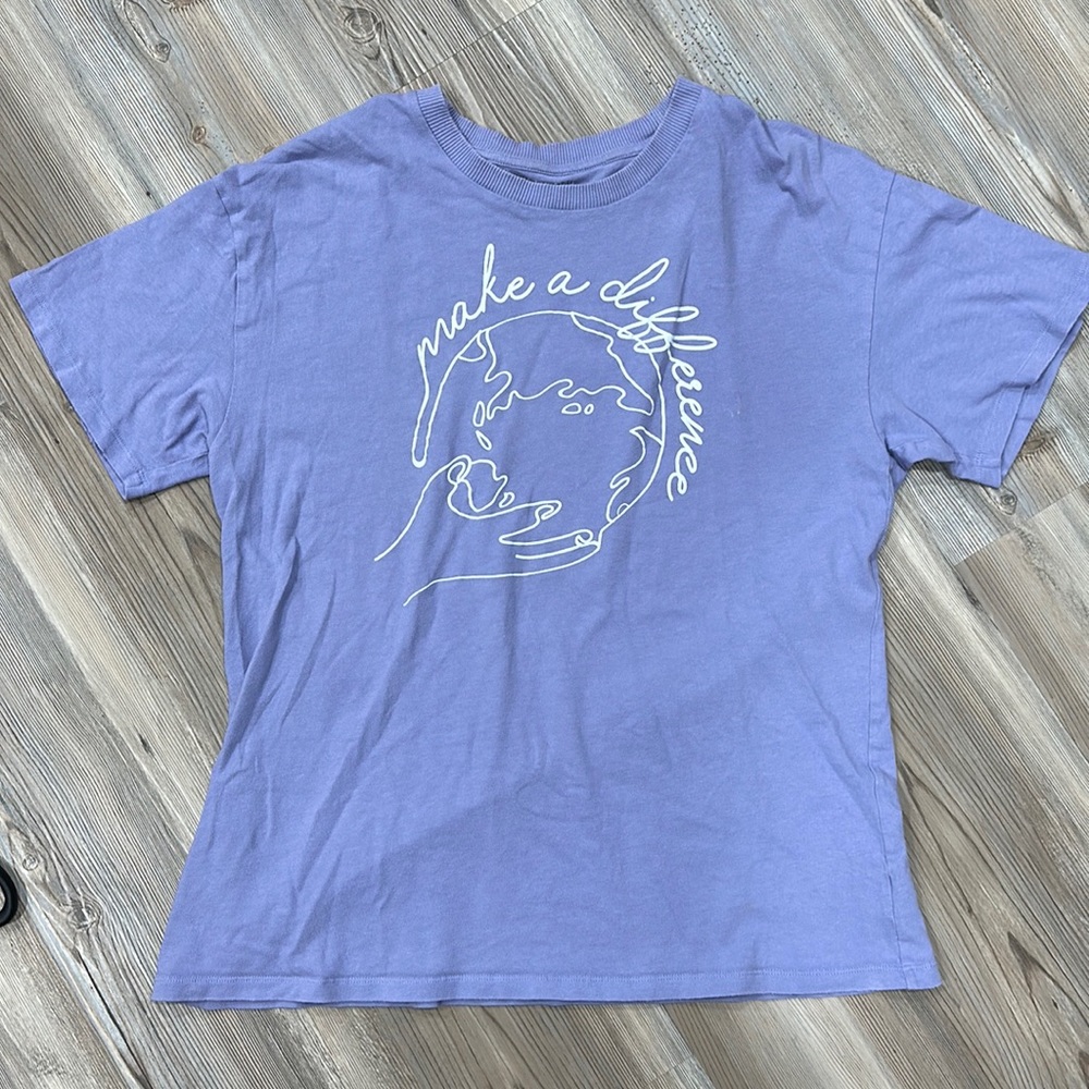 American eagle t shirt “make a difference” size M